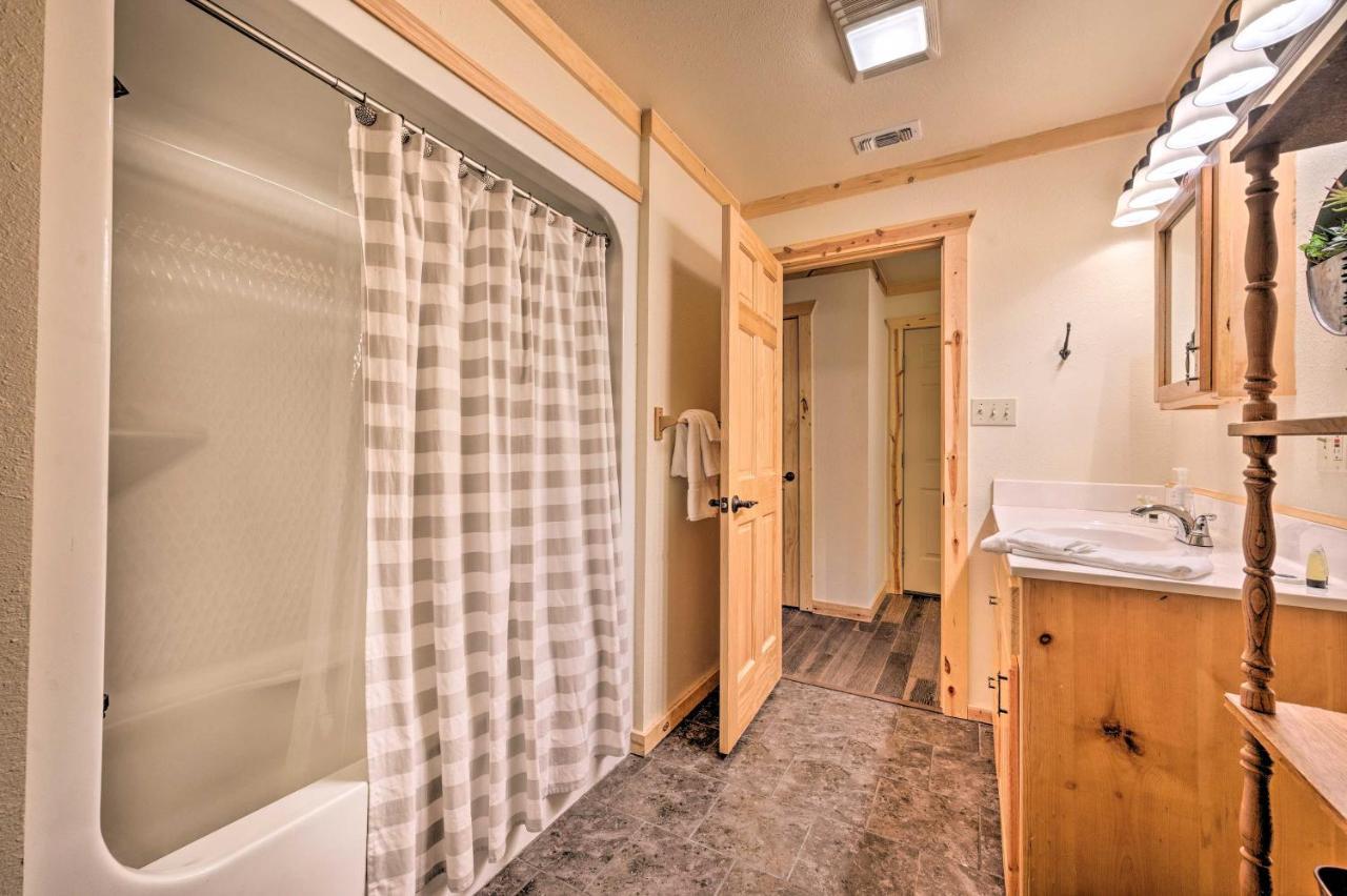 Broken Bow Retreat On 2 Acres With Hot Tub And Deck! Villa Exterior photo